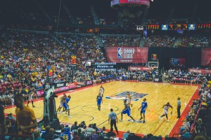 伊萨克破荒终结进球荒，利物浦客场2-0完胜西汉姆联巩固榜首优势